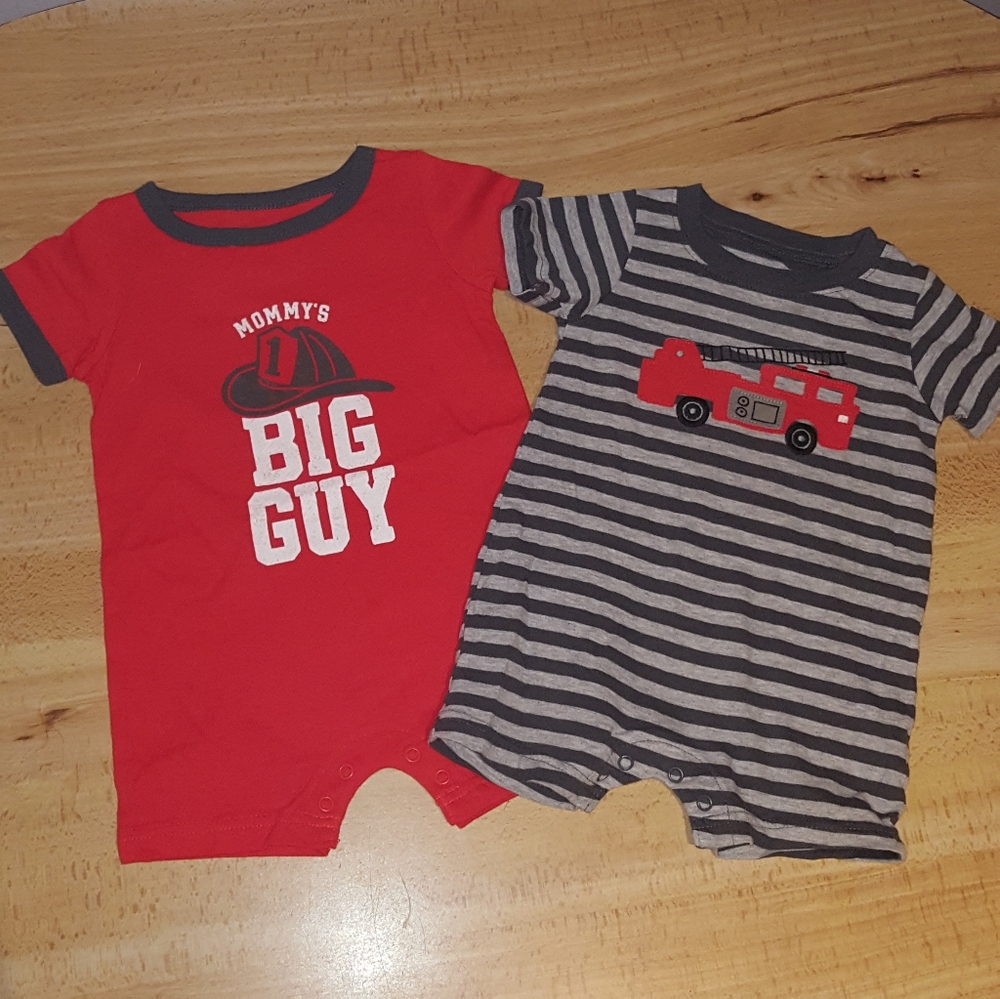 2 Carter's rompers size 6 months